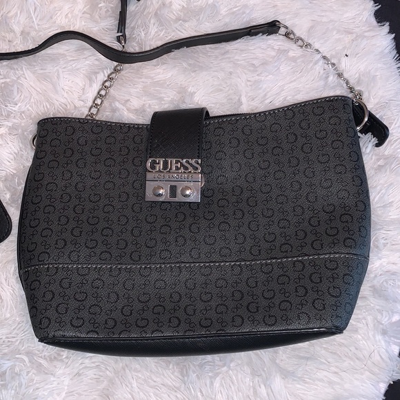 ⭐️BLACK GUESS PURSE AND WRISTLET BUNDLE - Picture 2 of 16